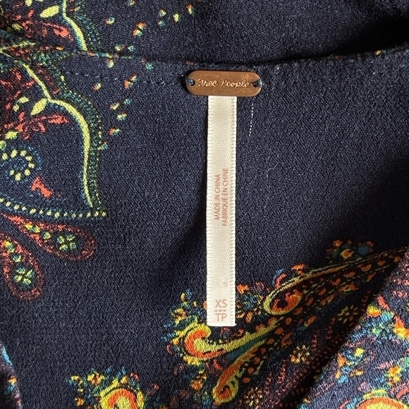 Women’s Top FREE PEOPLE Girl Talk Tunic Blue Paisley Balloon Sleeve Boho Blouse - Picture 9 of 9